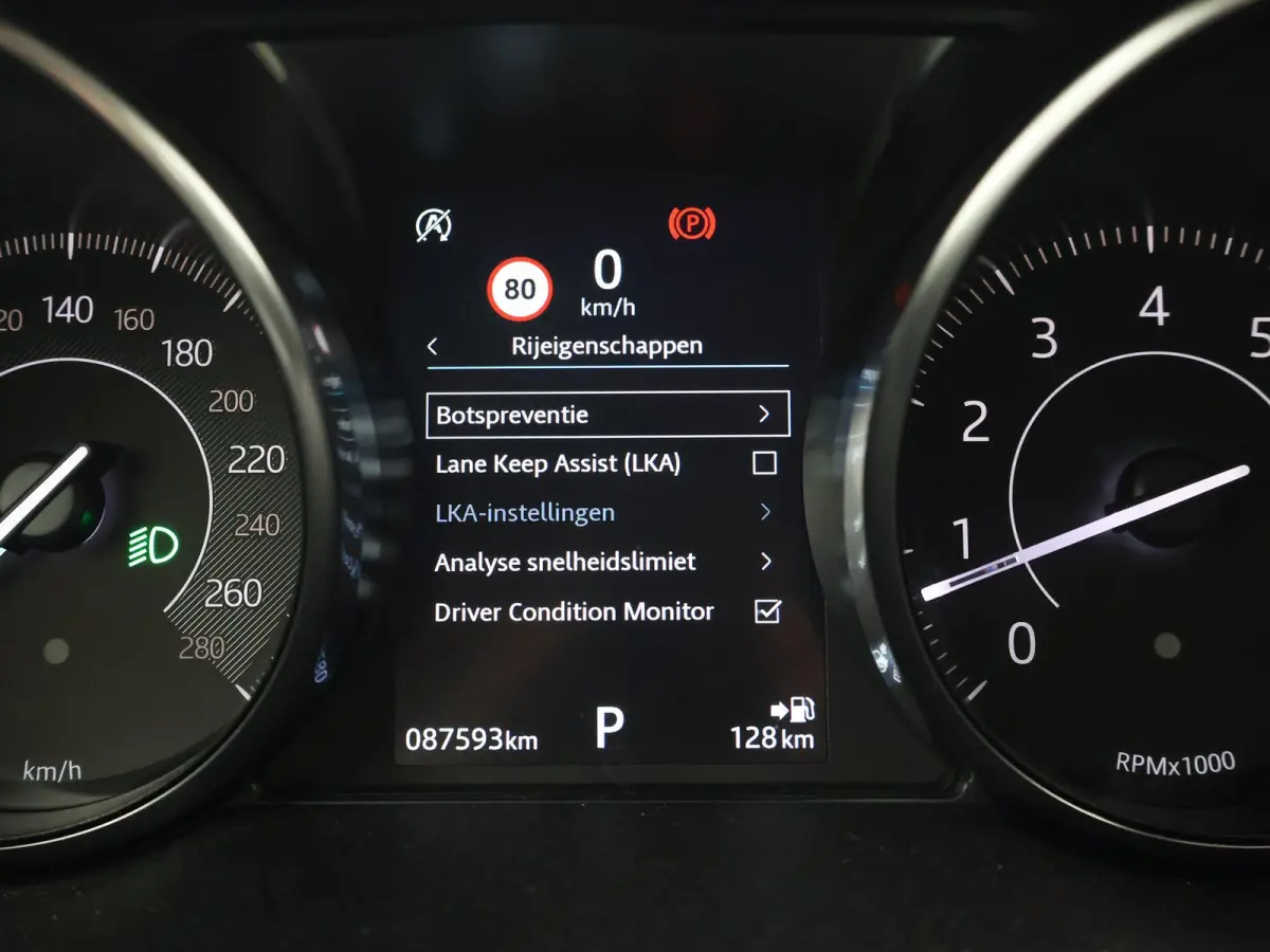 2.0 P200 AWD S + CARPLAY | AFN. TREKHAAK | STANDKACHEL | LEDER | CAMERA