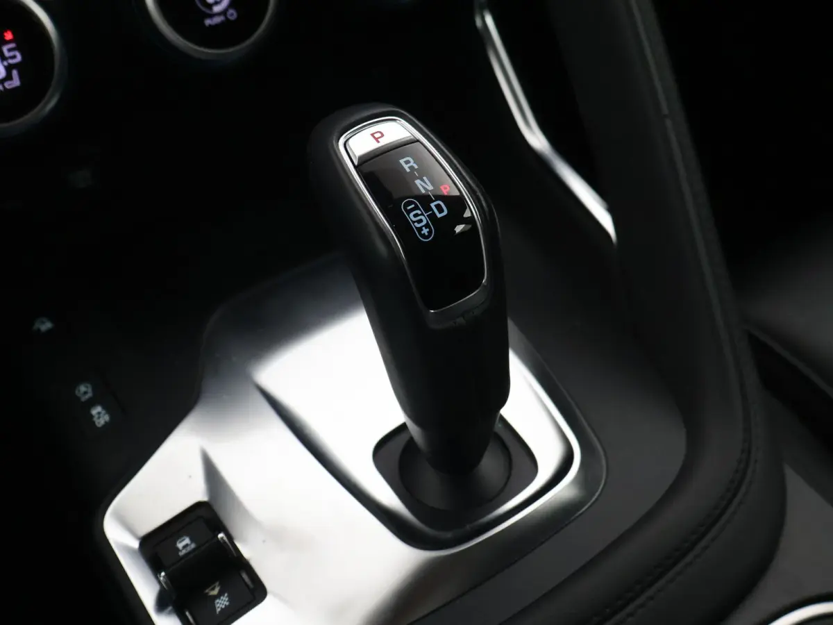 2.0 P200 AWD S + CARPLAY | AFN. TREKHAAK | STANDKACHEL | LEDER | CAMERA