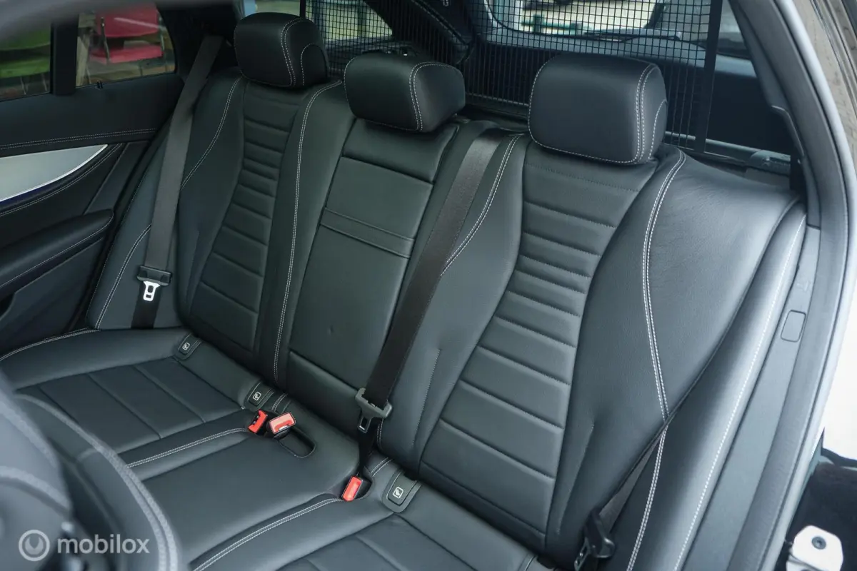 300 e AMG Line | Pano | HUD | ACC | Ambient | Stoelverwarming | 360 camera | Burmester | Elec Trekhaak | 45-50 km elektrisch | LED | Memory
