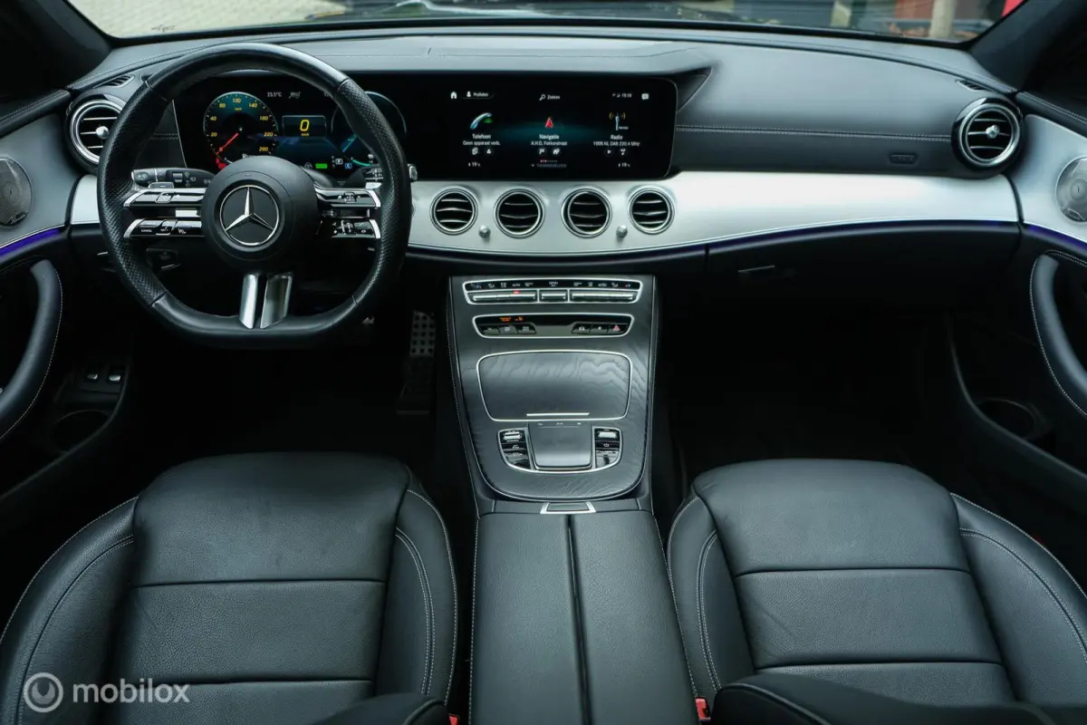 300 e AMG Line | Pano | HUD | ACC | Ambient | Stoelverwarming | 360 camera | Burmester | Elec Trekhaak | 45-50 km elektrisch | LED | Memory