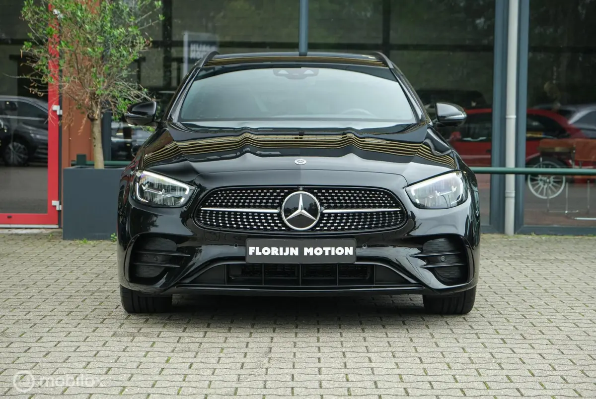 300 e AMG Line | Pano | HUD | ACC | Ambient | Stoelverwarming | 360 camera | Burmester | Elec Trekhaak | 45-50 km elektrisch | LED | Memory