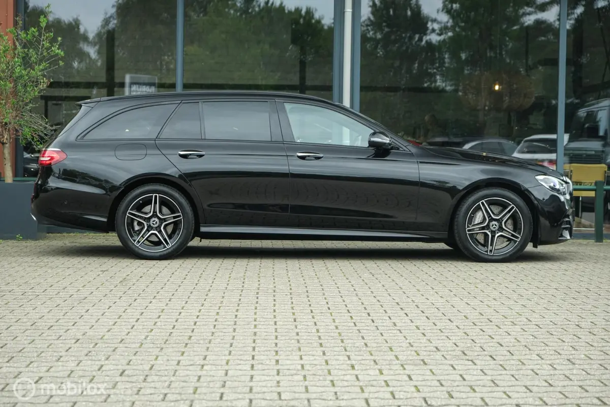 300 e AMG Line | Pano | HUD | ACC | Ambient | Stoelverwarming | 360 camera | Burmester | Elec Trekhaak | 45-50 km elektrisch | LED | Memory
