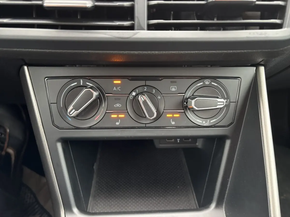 1.0 COMFORTLINE CARPLAY/PDC/STOELVERW/CRUISE/15''INCH