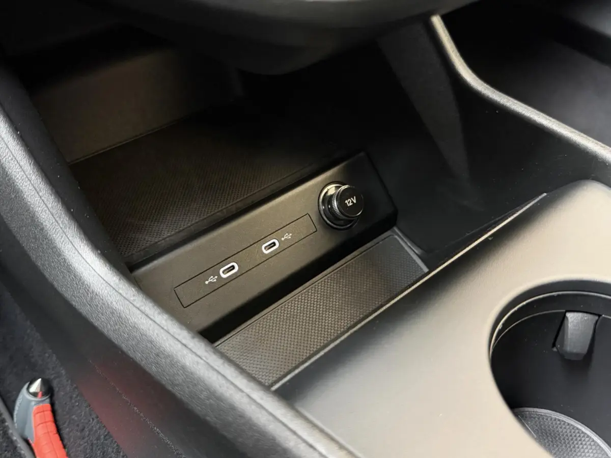 40 Advanced edition 77 kWh SoH 96,69% | Achteruitrijcamera | Apple CarPlay/Android Auto | Adaptieve cruise control | Climate control | Extra getint glas | LED verlichting | Parkeersensoren v