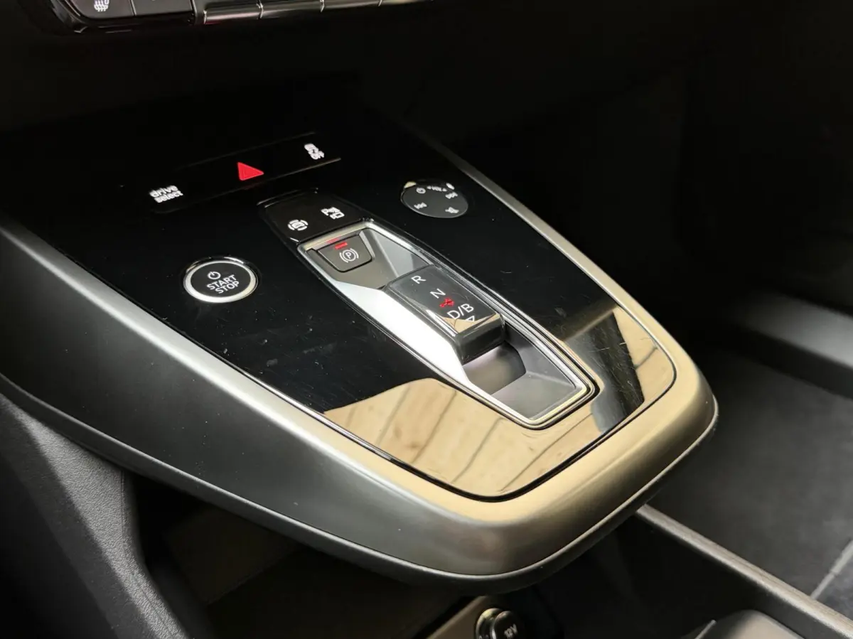 40 Advanced edition 77 kWh SoH 96,69% | Achteruitrijcamera | Apple CarPlay/Android Auto | Adaptieve cruise control | Climate control | Extra getint glas | LED verlichting | Parkeersensoren v