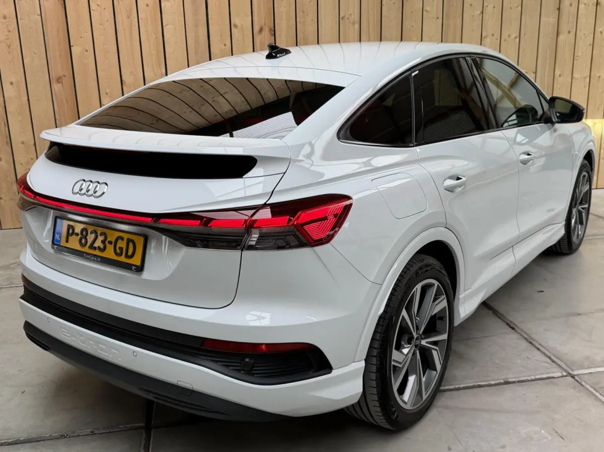 40 Advanced edition 77 kWh SoH 96,69% | Achteruitrijcamera | Apple CarPlay/Android Auto | Adaptieve cruise control | Climate control | Extra getint glas | LED verlichting | Parkeersensoren v