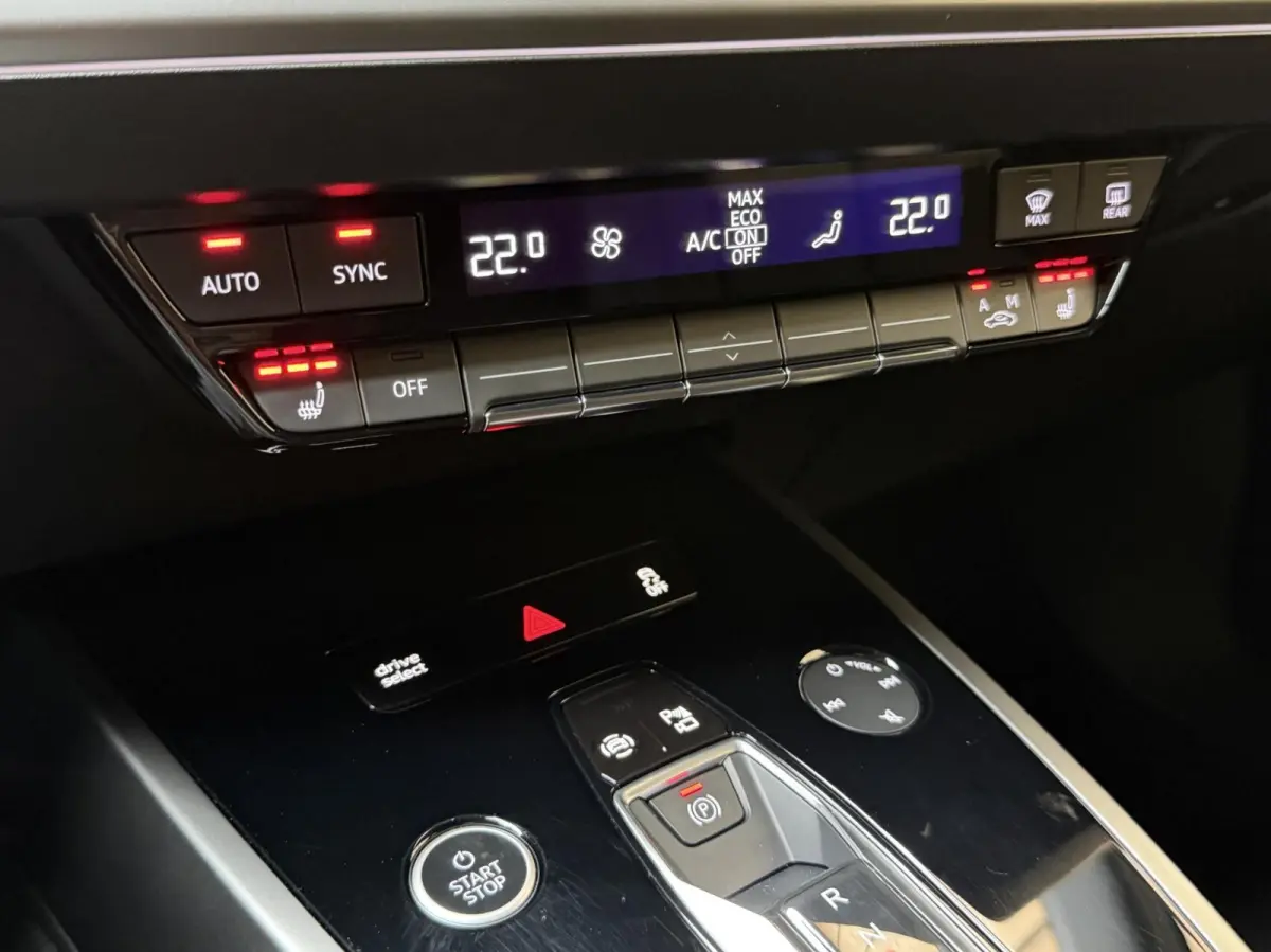 40 Advanced edition 77 kWh SoH 96,69% | Achteruitrijcamera | Apple CarPlay/Android Auto | Adaptieve cruise control | Climate control | Extra getint glas | LED verlichting | Parkeersensoren v