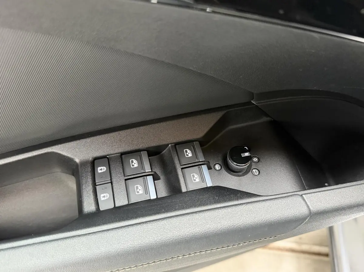 40 Edition 77 kWh SoH 97,53% | Apple CarPlay/Android Auto | Climate & cruise control | Luxe lederen bekleding | Matrix LED verlichting | Parkeersensoren achter | Stoelverwarming voor