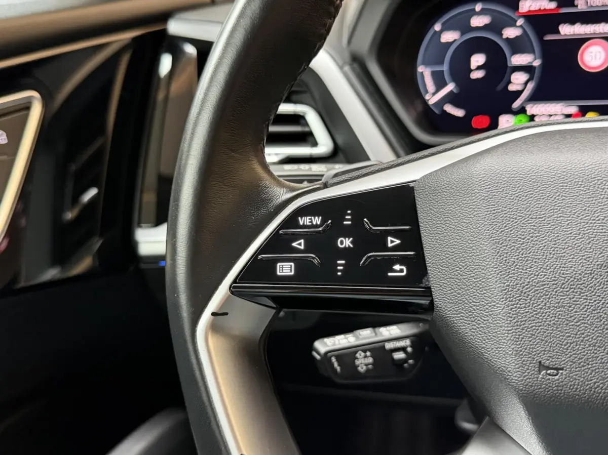 40 Edition 77 kWh SoH 97,53% | Apple CarPlay/Android Auto | Climate & cruise control | Luxe lederen bekleding | Matrix LED verlichting | Parkeersensoren achter | Stoelverwarming voor
