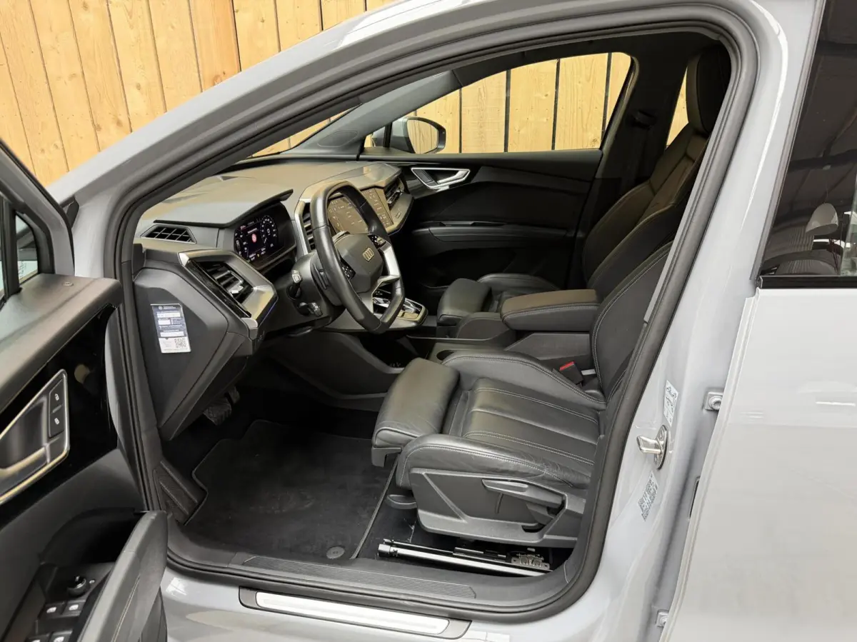 40 Edition 77 kWh SoH 97,53% | Apple CarPlay/Android Auto | Climate & cruise control | Luxe lederen bekleding | Matrix LED verlichting | Parkeersensoren achter | Stoelverwarming voor