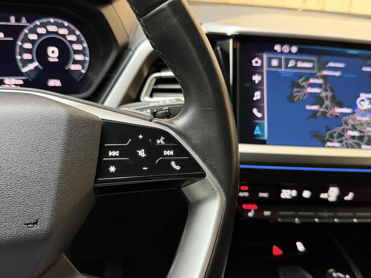 40 Edition 77 kWh SoH 97,53% | Apple CarPlay/Android Auto | Climate & cruise control | Luxe lederen bekleding | Matrix LED verlichting | Parkeersensoren achter | Stoelverwarming voor