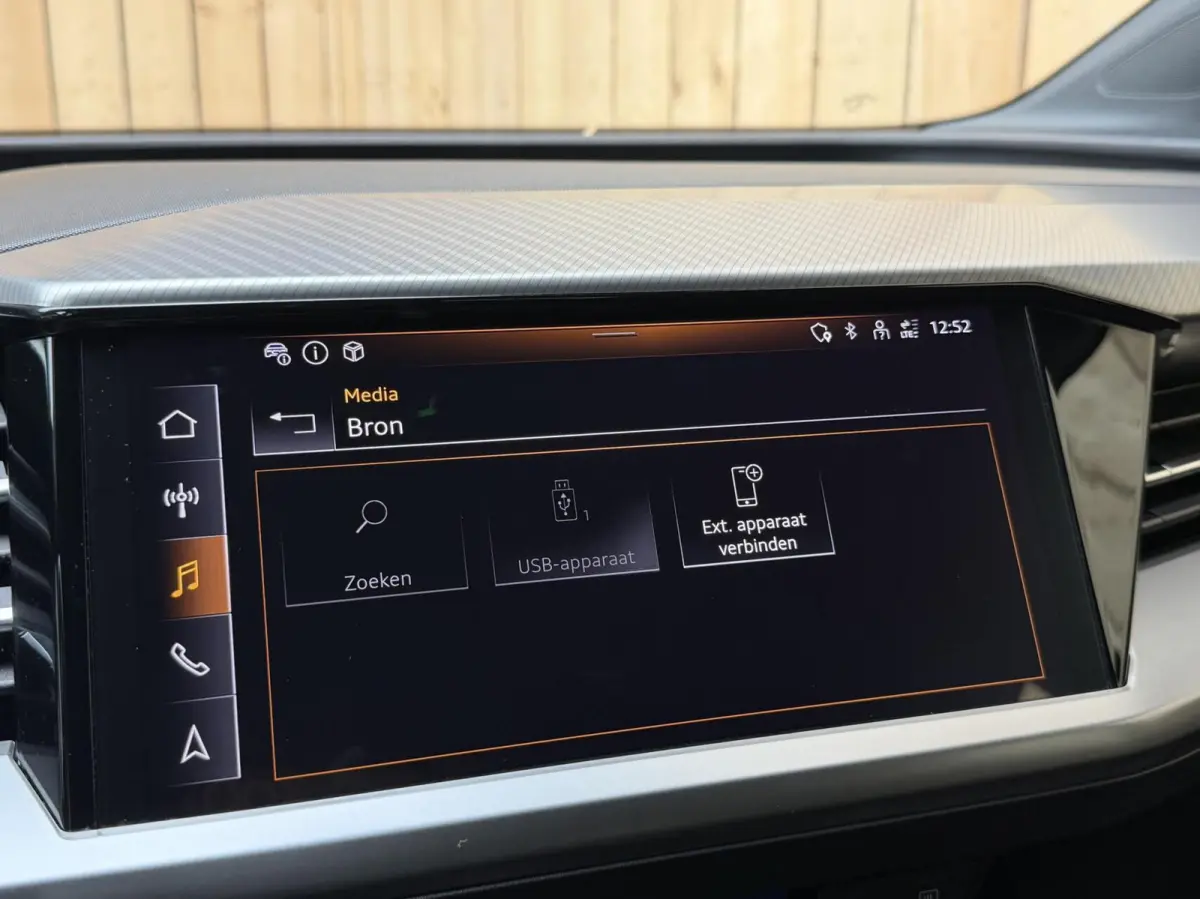 40 Edition 77 kWh SoH 97,53% | Apple CarPlay/Android Auto | Climate & cruise control | Luxe lederen bekleding | Matrix LED verlichting | Parkeersensoren achter | Stoelverwarming voor