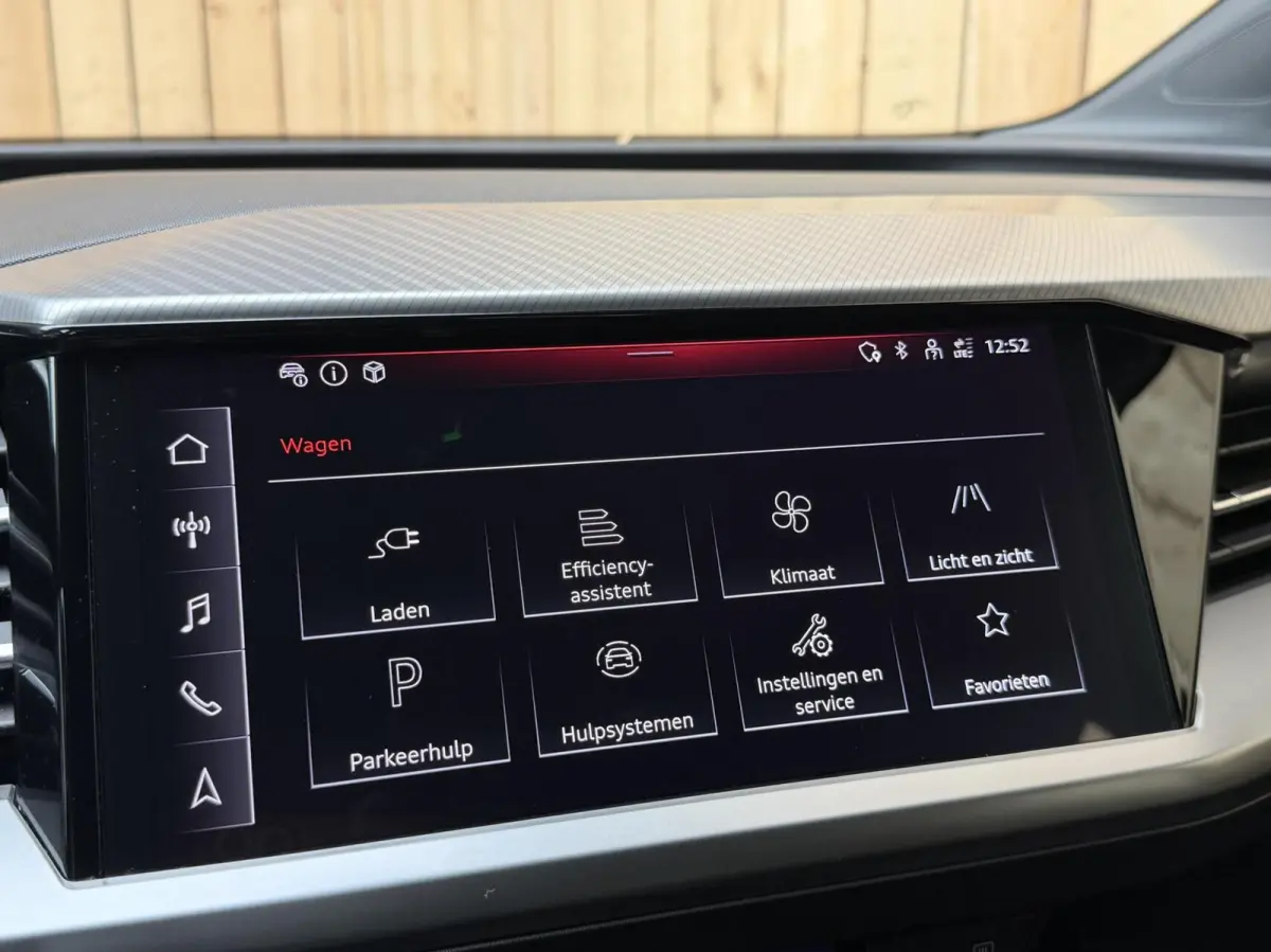 40 Edition 77 kWh SoH 97,53% | Apple CarPlay/Android Auto | Climate & cruise control | Luxe lederen bekleding | Matrix LED verlichting | Parkeersensoren achter | Stoelverwarming voor