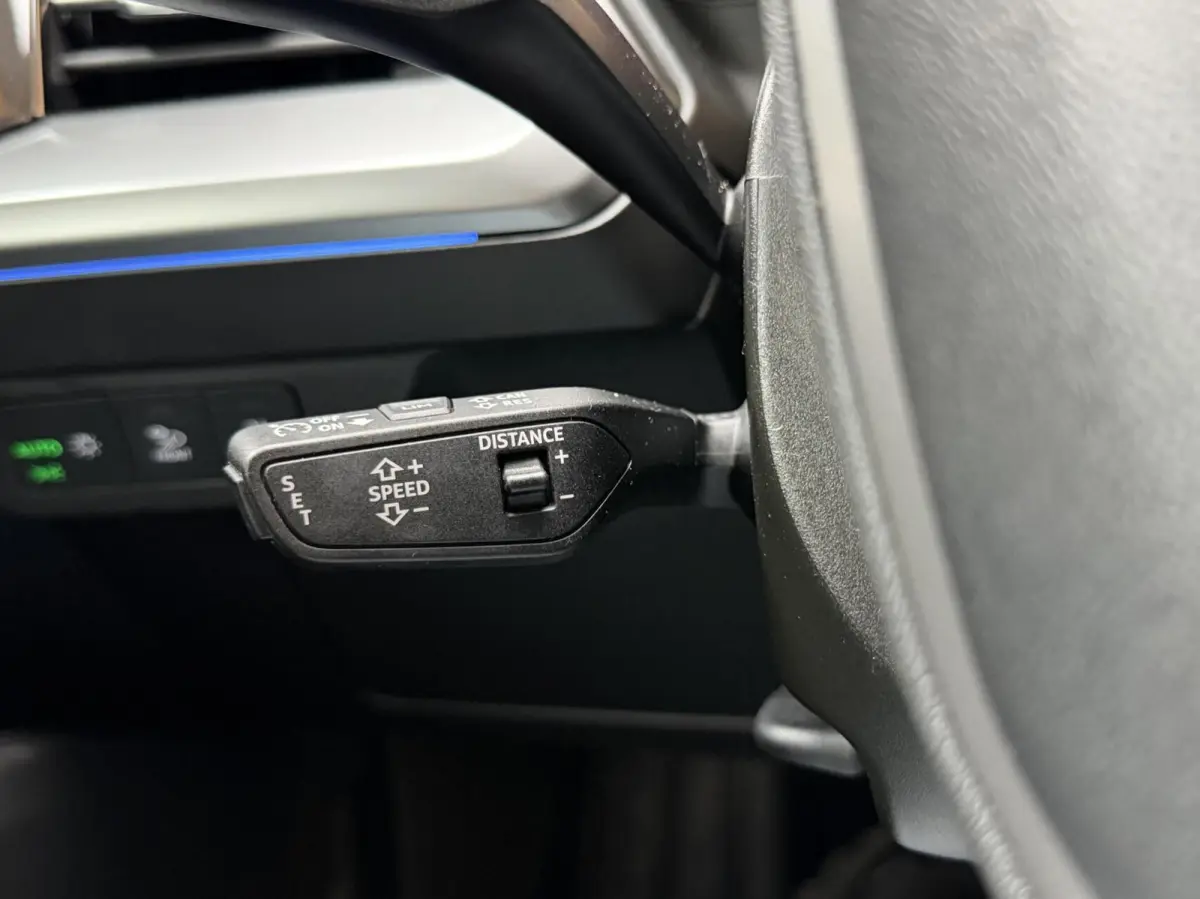 40 Edition 77 kWh SoH 97,53% | Apple CarPlay/Android Auto | Climate & cruise control | Luxe lederen bekleding | Matrix LED verlichting | Parkeersensoren achter | Stoelverwarming voor