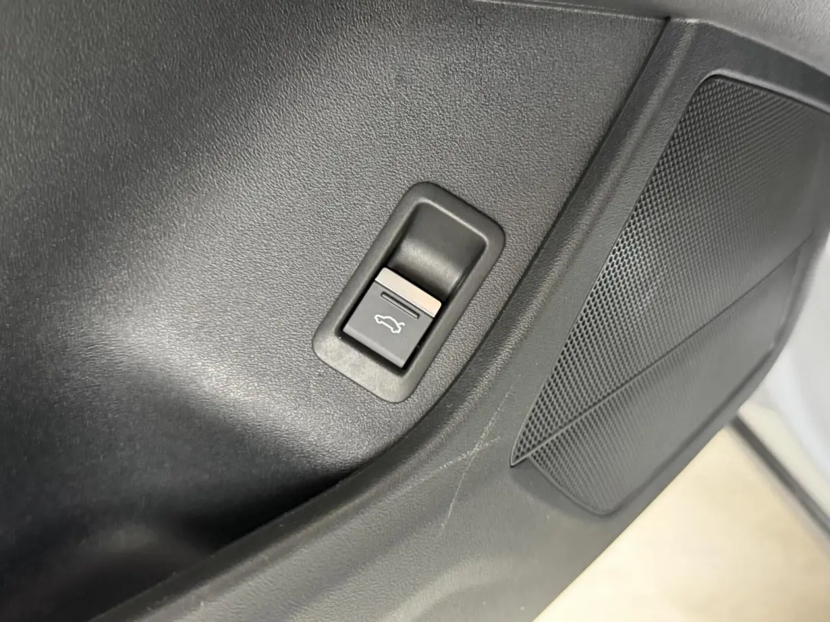 40 Edition 77 kWh SoH 97,53% | Apple CarPlay/Android Auto | Climate & cruise control | Luxe lederen bekleding | Matrix LED verlichting | Parkeersensoren achter | Stoelverwarming voor