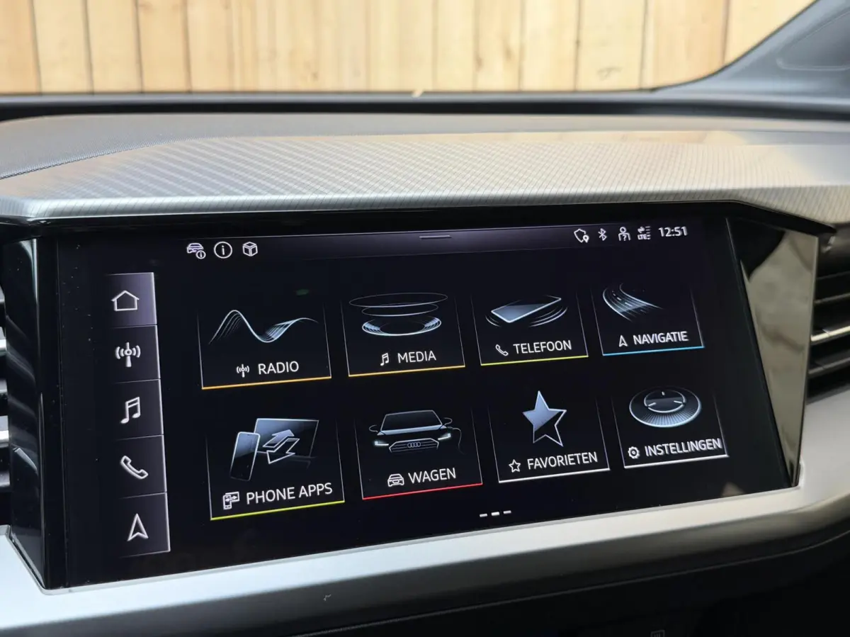 40 Edition 77 kWh SoH 97,53% | Apple CarPlay/Android Auto | Climate & cruise control | Luxe lederen bekleding | Matrix LED verlichting | Parkeersensoren achter | Stoelverwarming voor