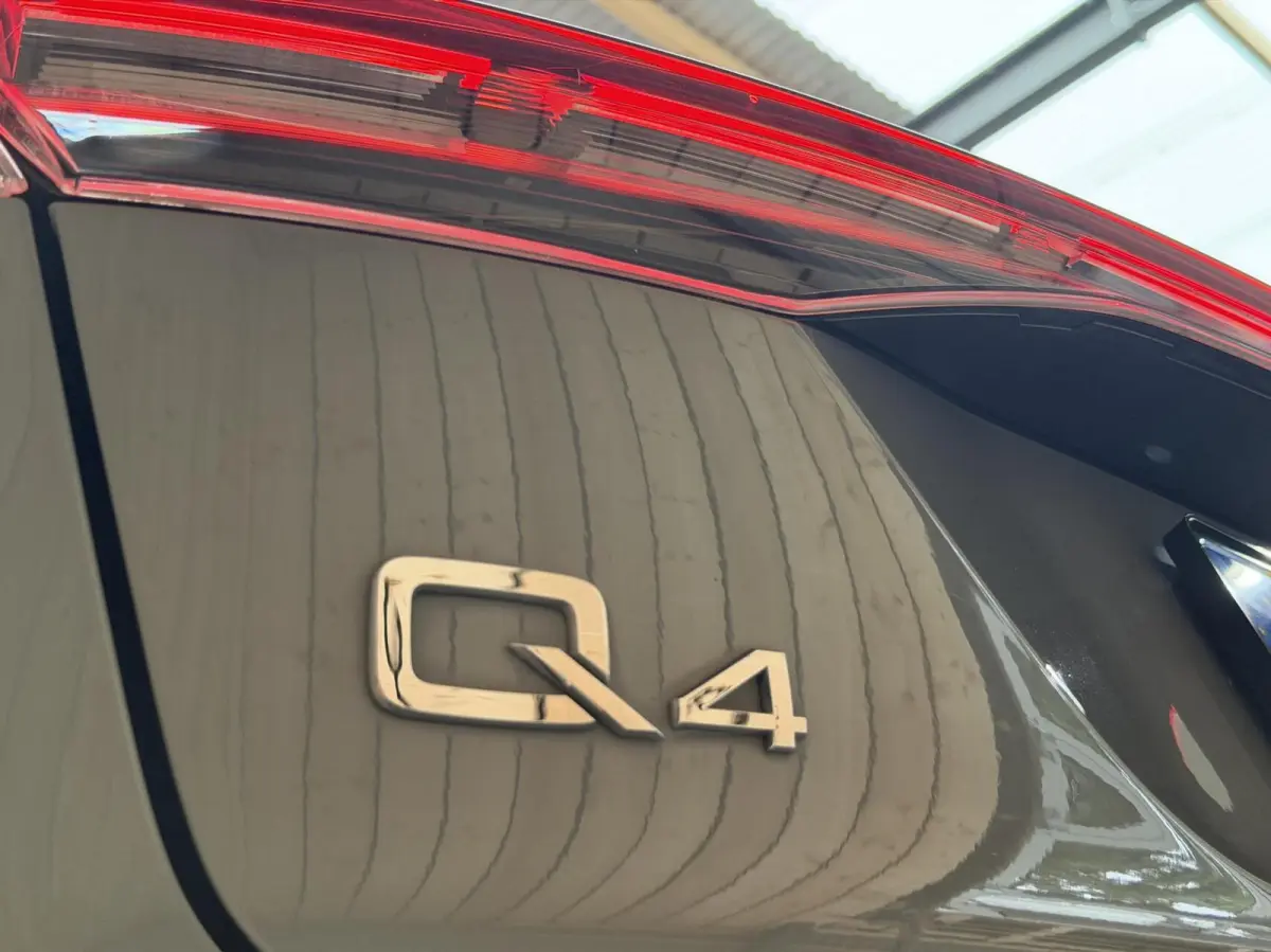 40 Edition 77 kWh SoH 97,53% | Apple CarPlay/Android Auto | Climate & cruise control | Luxe lederen bekleding | Matrix LED verlichting | Parkeersensoren achter | Stoelverwarming voor