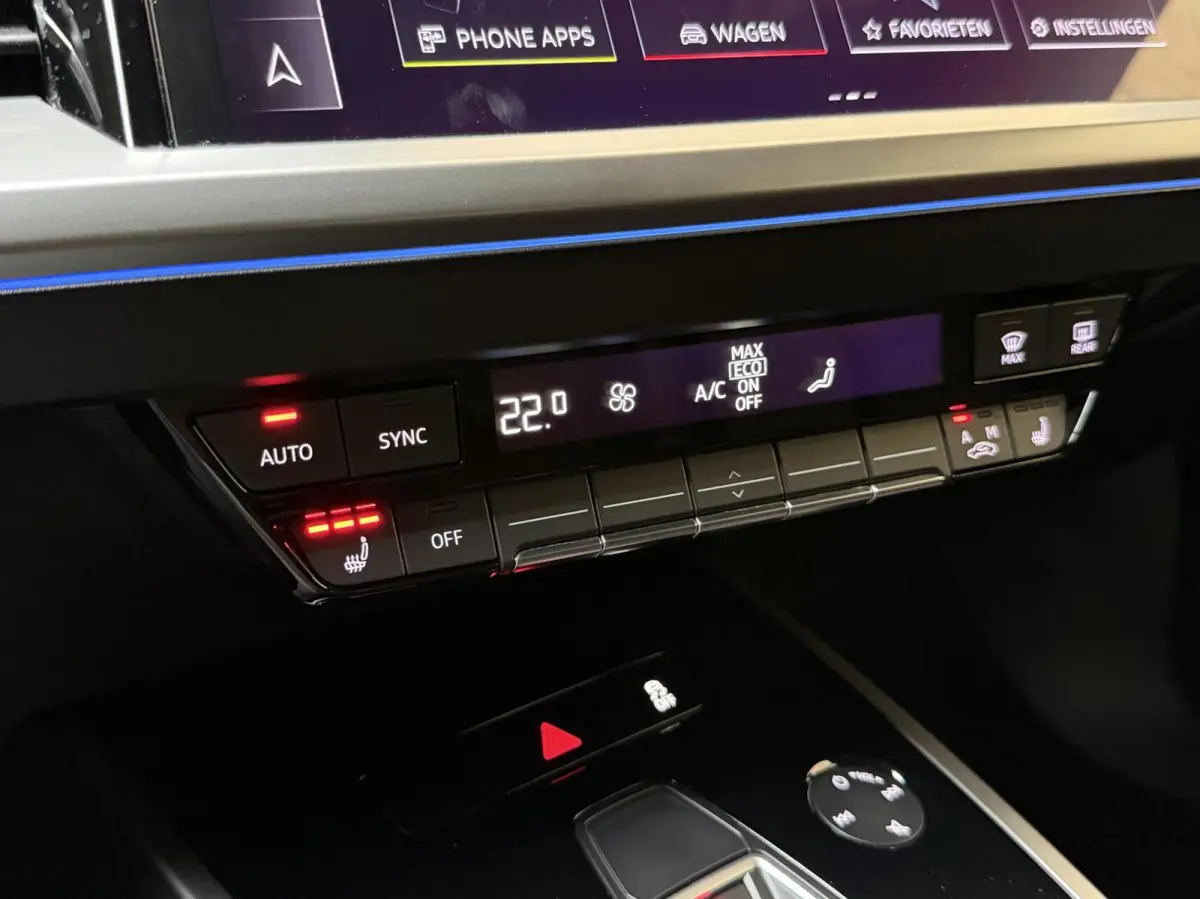 40 Edition 77 kWh SoH 97,53% | Apple CarPlay/Android Auto | Climate & cruise control | Luxe lederen bekleding | Matrix LED verlichting | Parkeersensoren achter | Stoelverwarming voor