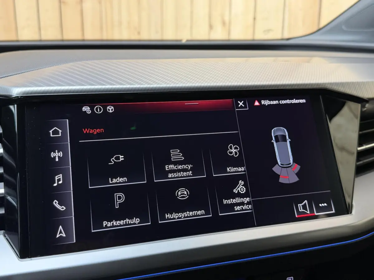 40 Edition 77 kWh SoH 97,53% | Apple CarPlay/Android Auto | Climate & cruise control | Luxe lederen bekleding | Matrix LED verlichting | Parkeersensoren achter | Stoelverwarming voor