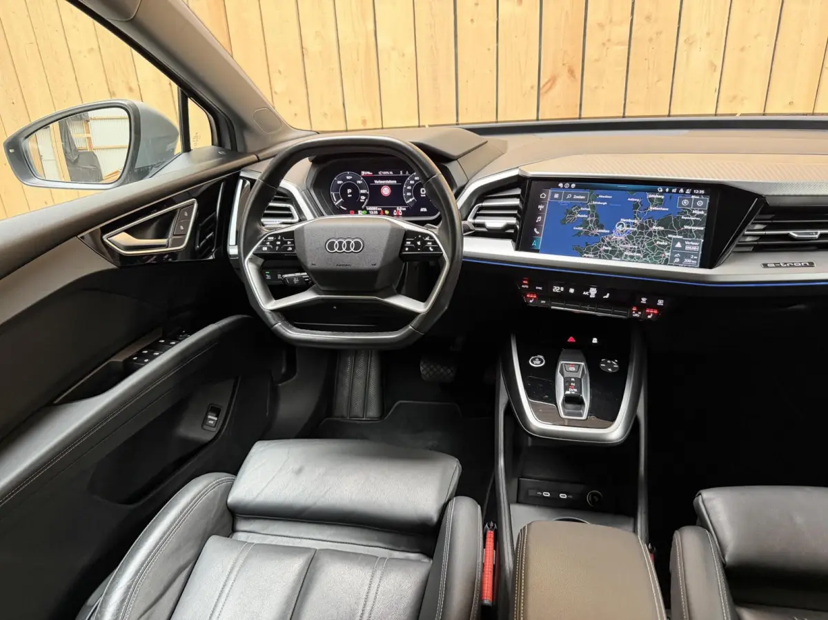 40 Edition 77 kWh SoH 97,53% | Apple CarPlay/Android Auto | Climate & cruise control | Luxe lederen bekleding | Matrix LED verlichting | Parkeersensoren achter | Stoelverwarming voor