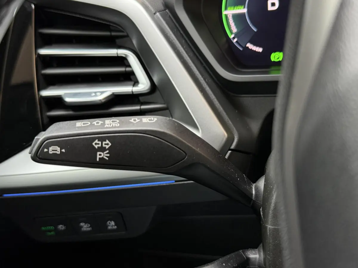 40 Edition 77 kWh SoH 97,53% | Apple CarPlay/Android Auto | Climate & cruise control | Luxe lederen bekleding | Matrix LED verlichting | Parkeersensoren achter | Stoelverwarming voor