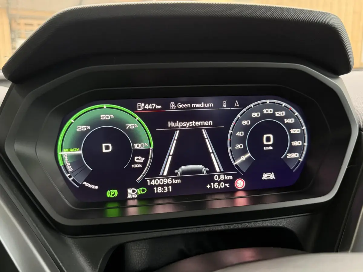 40 Edition 77 kWh SoH 97,53% | Apple CarPlay/Android Auto | Climate & cruise control | Luxe lederen bekleding | Matrix LED verlichting | Parkeersensoren achter | Stoelverwarming voor