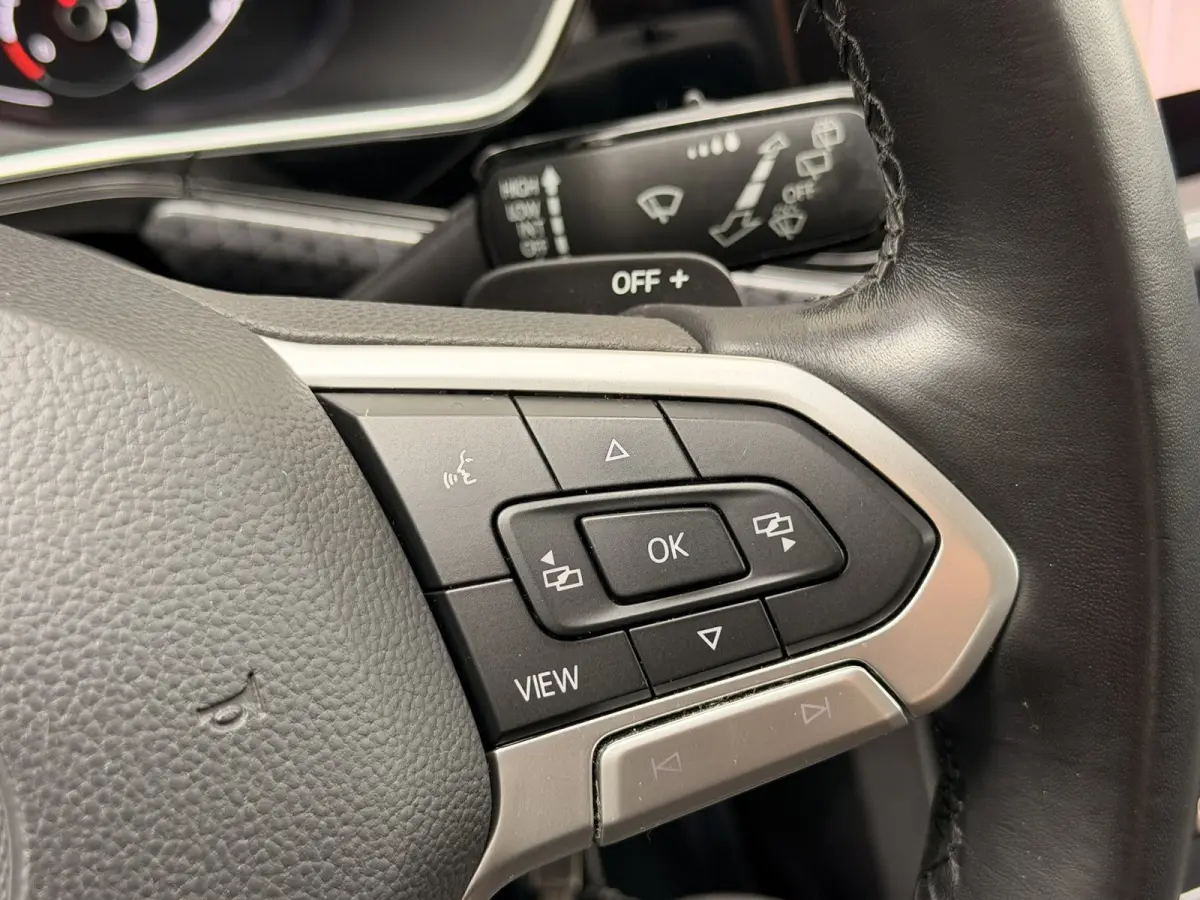 1.0 TSI DSG LED 17'' Stoelverw CarPlay