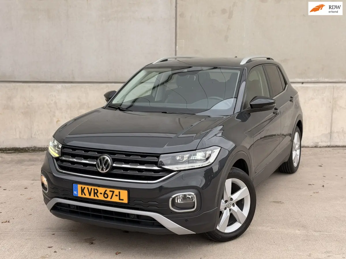 1.0 TSI DSG LED 17'' Stoelverw CarPlay
