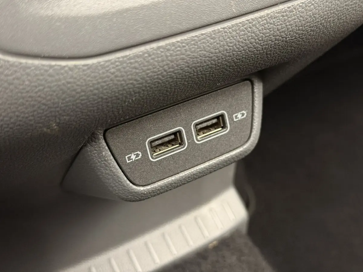 1.0 TSI DSG LED 17'' Stoelverw CarPlay