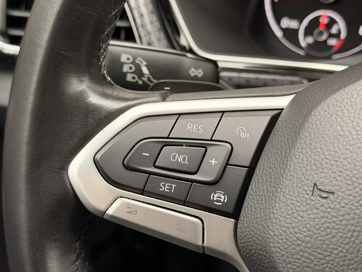 1.0 TSI DSG LED 17'' Stoelverw CarPlay