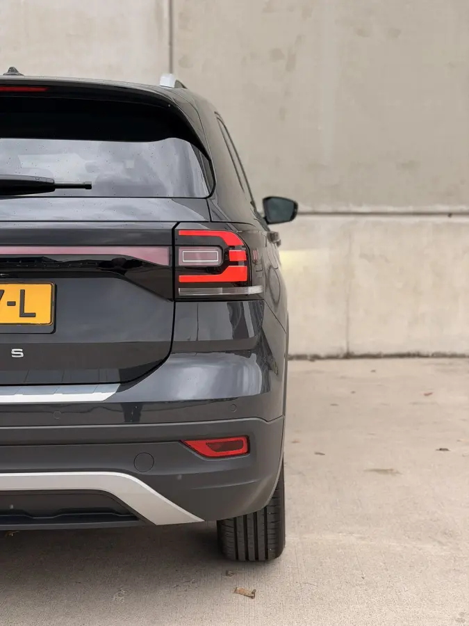 1.0 TSI DSG LED 17'' Stoelverw CarPlay
