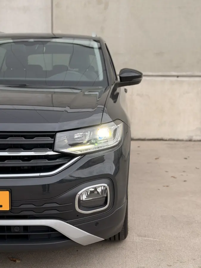 1.0 TSI DSG LED 17'' Stoelverw CarPlay