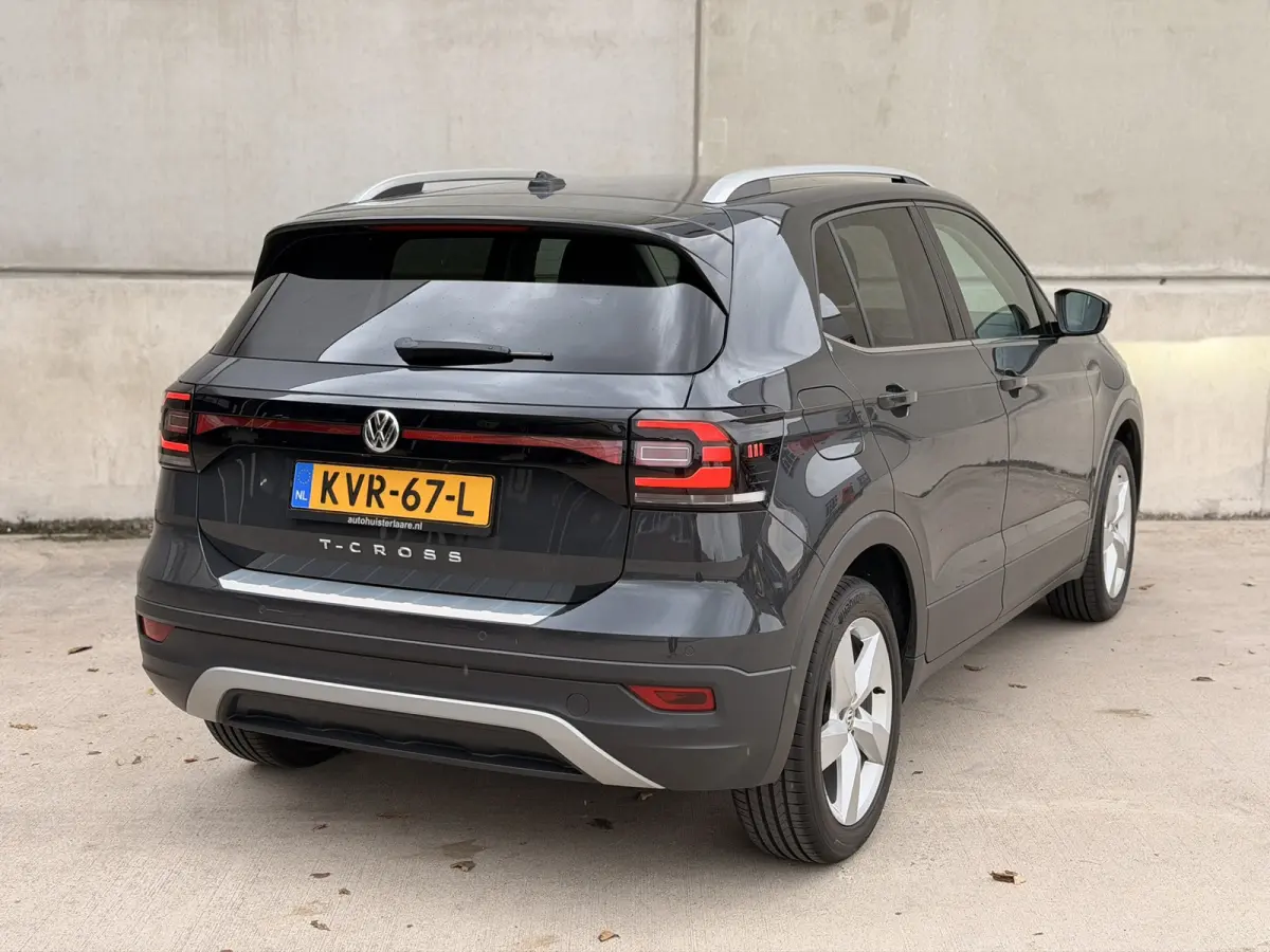 1.0 TSI DSG LED 17'' Stoelverw CarPlay