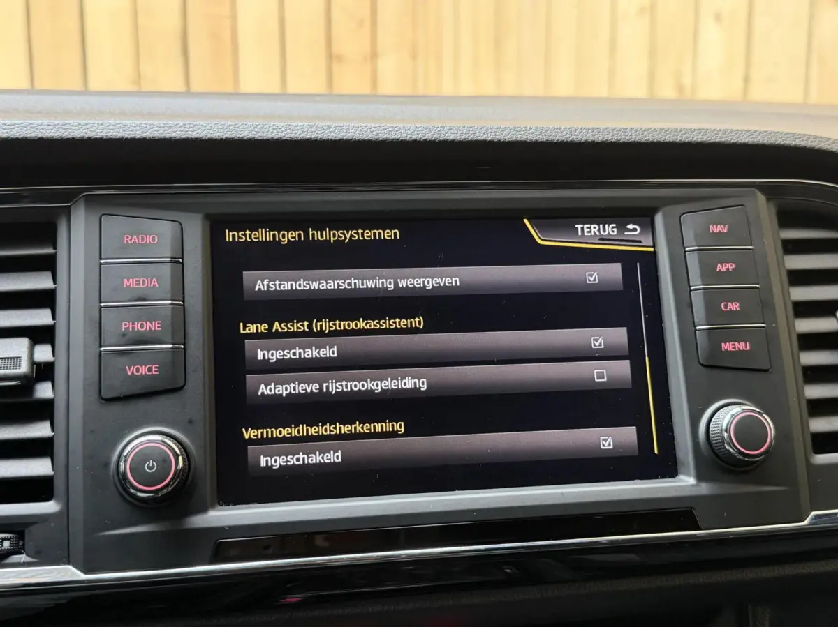 1.4 EcoTSI FR 150pk Apple CarPlay/Android Auto Full-Link | Achteruitrijcamera | Adaptieve cruise control | Climate control | Elektrisch bedienbare achterklep | LED verlichting | Stoelverwarm