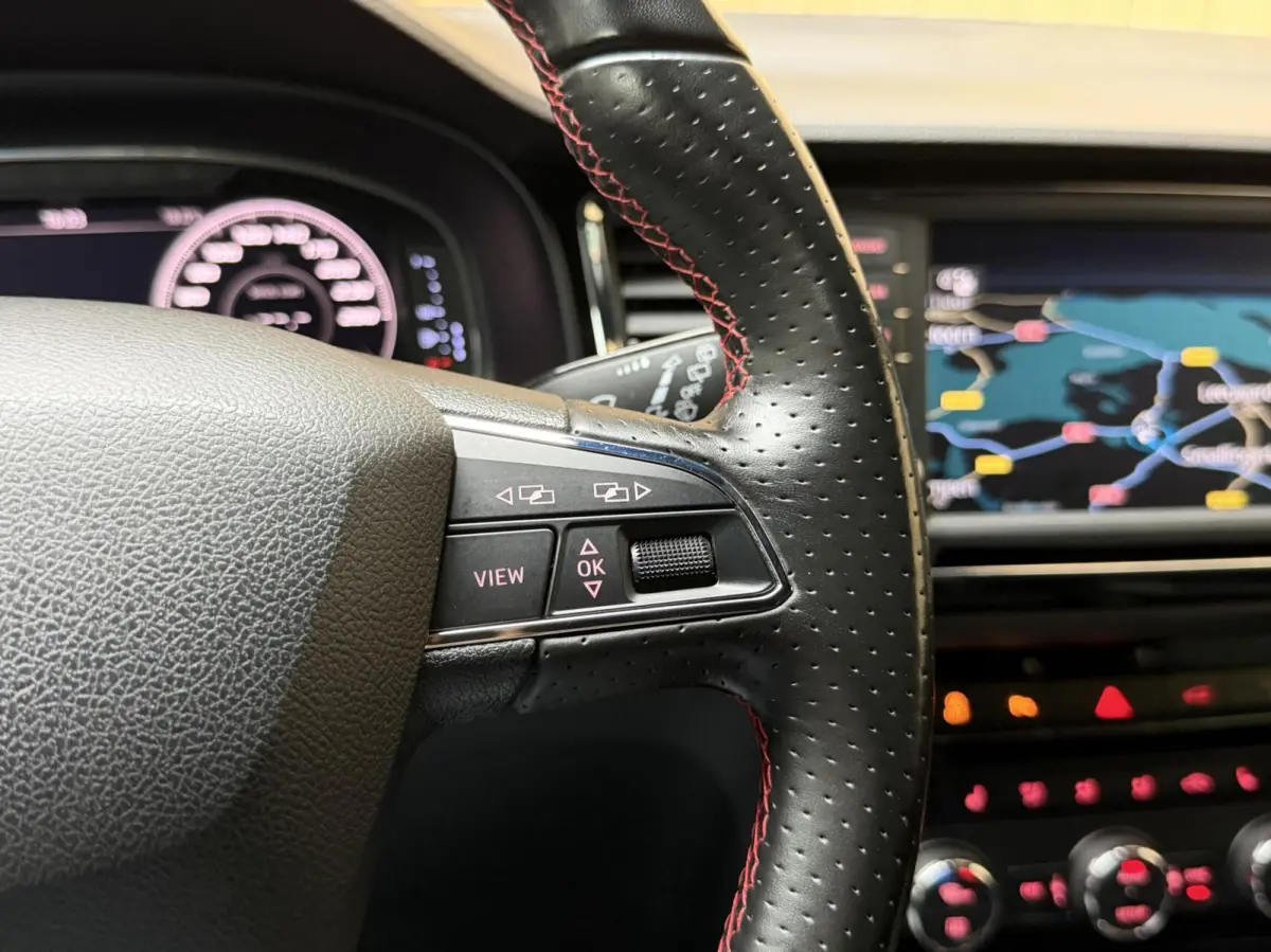 1.4 EcoTSI FR 150pk Apple CarPlay/Android Auto Full-Link | Achteruitrijcamera | Adaptieve cruise control | Climate control | Elektrisch bedienbare achterklep | LED verlichting | Stoelverwarm
