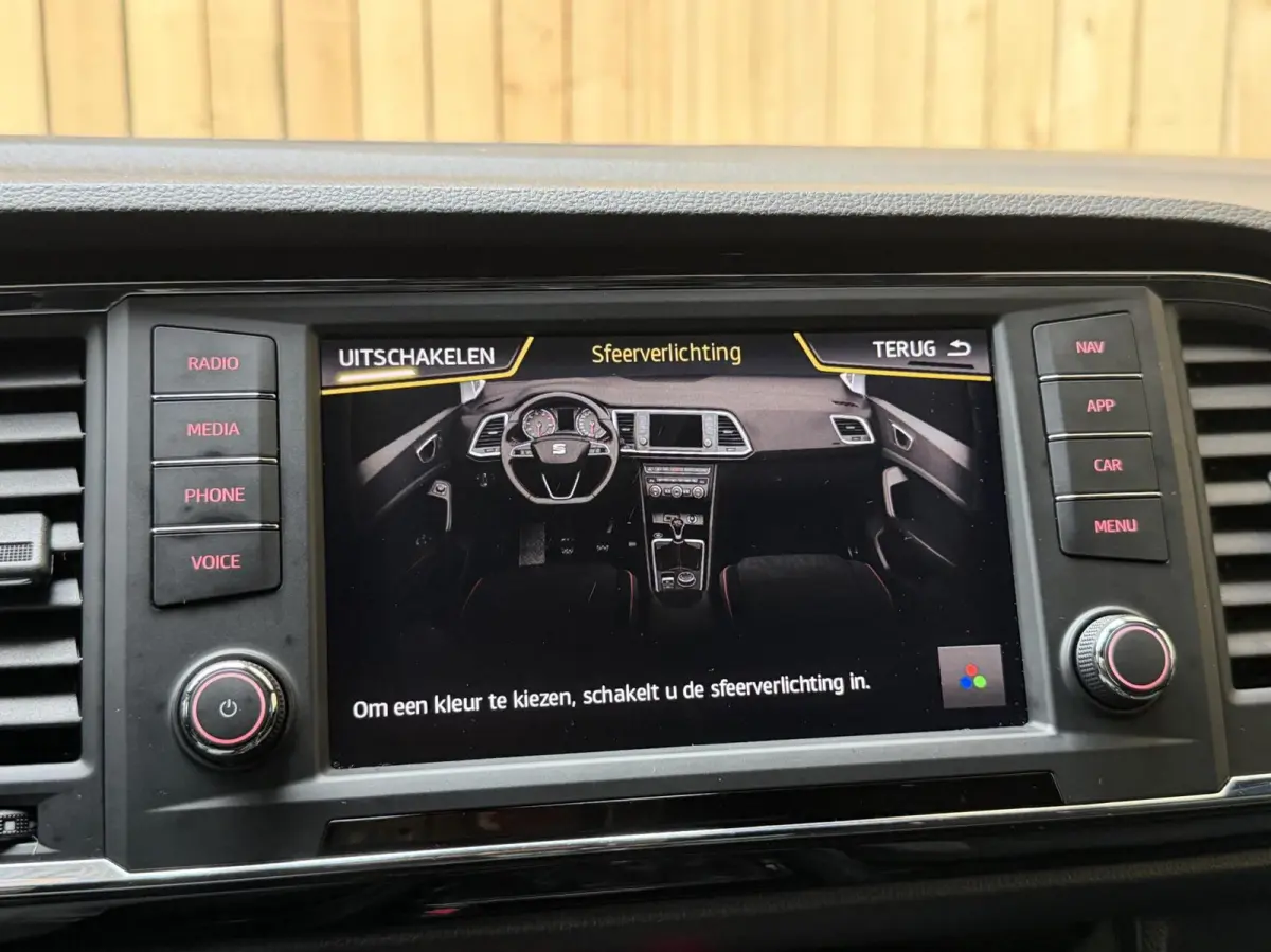 1.4 EcoTSI FR 150pk Apple CarPlay/Android Auto Full-Link | Achteruitrijcamera | Adaptieve cruise control | Climate control | Elektrisch bedienbare achterklep | LED verlichting | Stoelverwarm