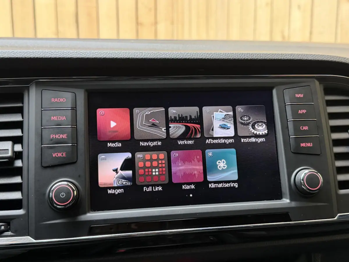 1.4 EcoTSI FR 150pk Apple CarPlay/Android Auto Full-Link | Achteruitrijcamera | Adaptieve cruise control | Climate control | Elektrisch bedienbare achterklep | LED verlichting | Stoelverwarm