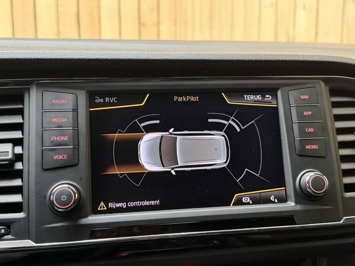 1.4 EcoTSI FR 150pk Apple CarPlay/Android Auto Full-Link | Achteruitrijcamera | Adaptieve cruise control | Climate control | Elektrisch bedienbare achterklep | LED verlichting | Stoelverwarm