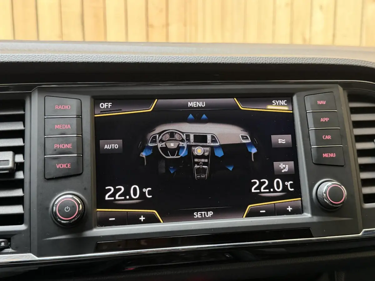 1.4 EcoTSI FR 150pk Apple CarPlay/Android Auto Full-Link | Achteruitrijcamera | Adaptieve cruise control | Climate control | Elektrisch bedienbare achterklep | LED verlichting | Stoelverwarm