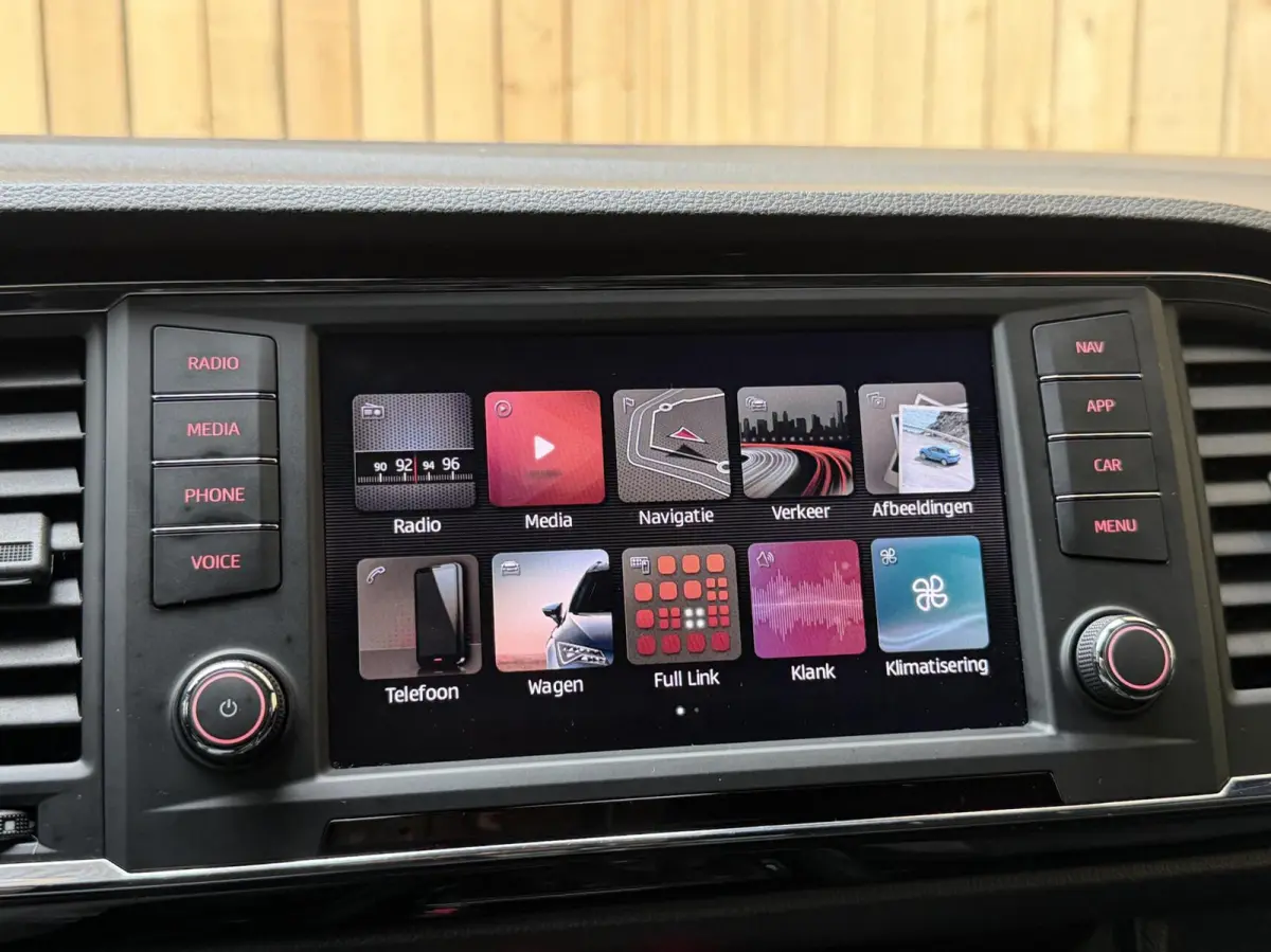 1.4 EcoTSI FR 150pk Apple CarPlay/Android Auto Full-Link | Achteruitrijcamera | Adaptieve cruise control | Climate control | Elektrisch bedienbare achterklep | LED verlichting | Stoelverwarm