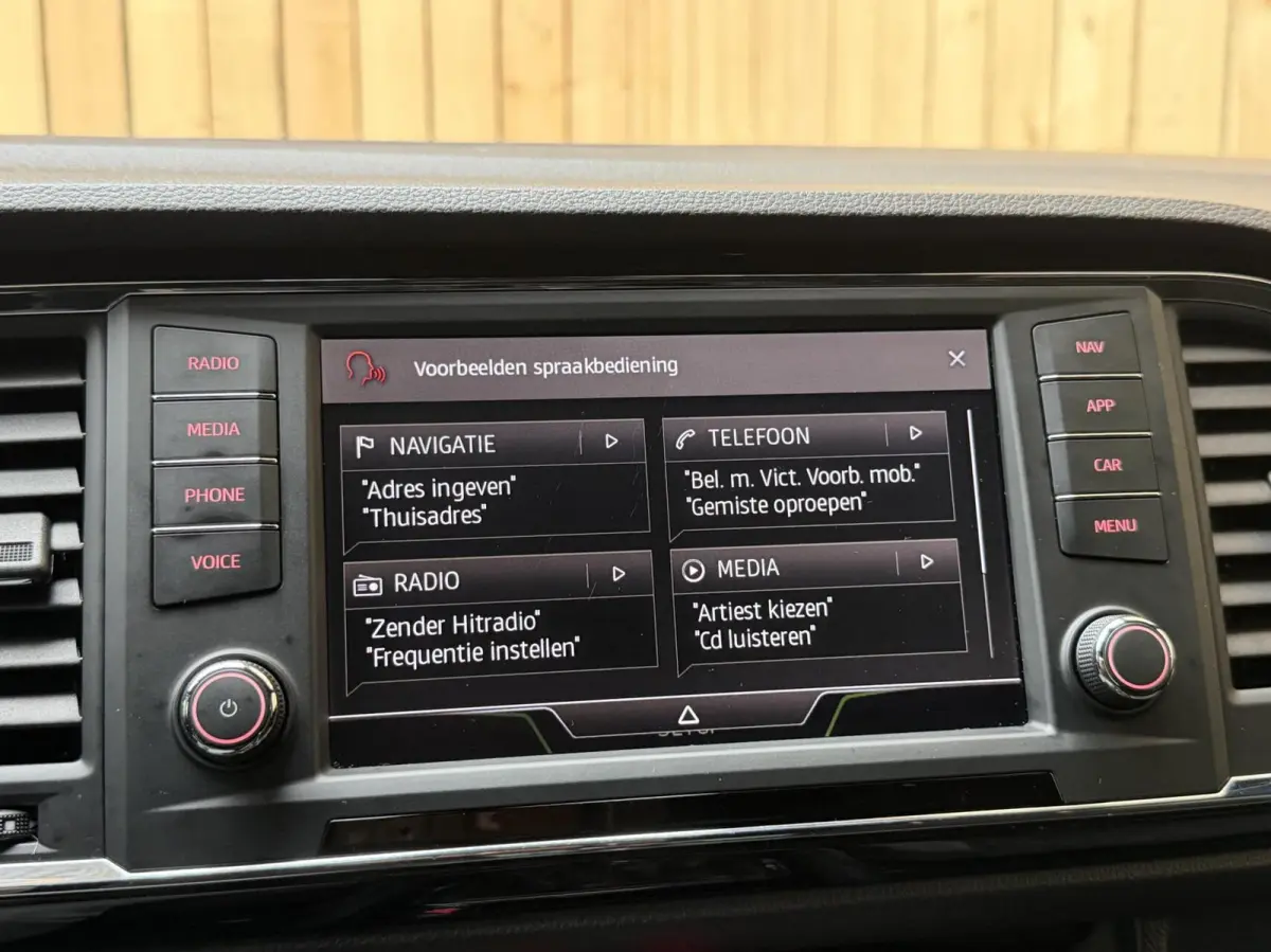 1.4 EcoTSI FR 150pk Apple CarPlay/Android Auto Full-Link | Achteruitrijcamera | Adaptieve cruise control | Climate control | Elektrisch bedienbare achterklep | LED verlichting | Stoelverwarm