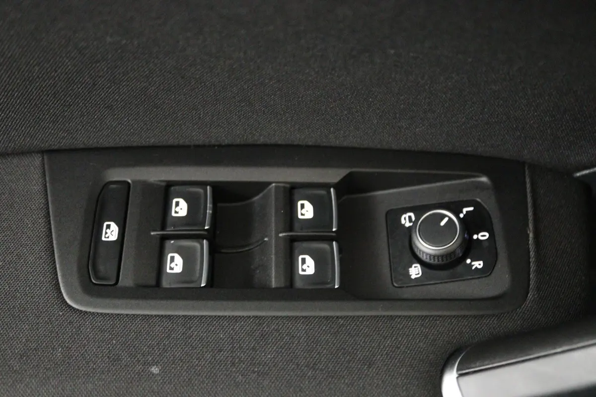 1.2 TSI Comfortline (CRUISE CONTROL, NAVIGATIE, CARPLAY, PARKEERSENSOREN)