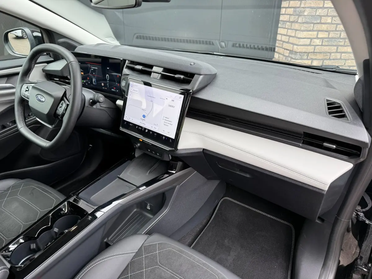 Premium 44 kWh Navi, Adop cruise, 360-gr camera, BLIS, Elk klep, Alcantara leder etc.