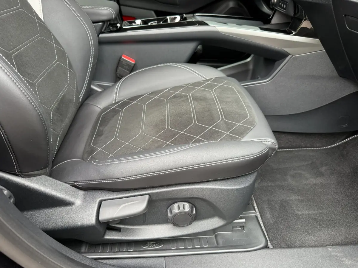Premium 44 kWh Navi, Adop cruise, 360-gr camera, BLIS, Elk klep, Alcantara leder etc.