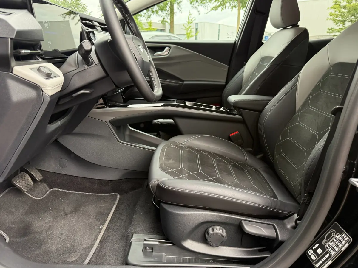 Premium 44 kWh Navi, Adop cruise, 360-gr camera, BLIS, Elk klep, Alcantara leder etc.