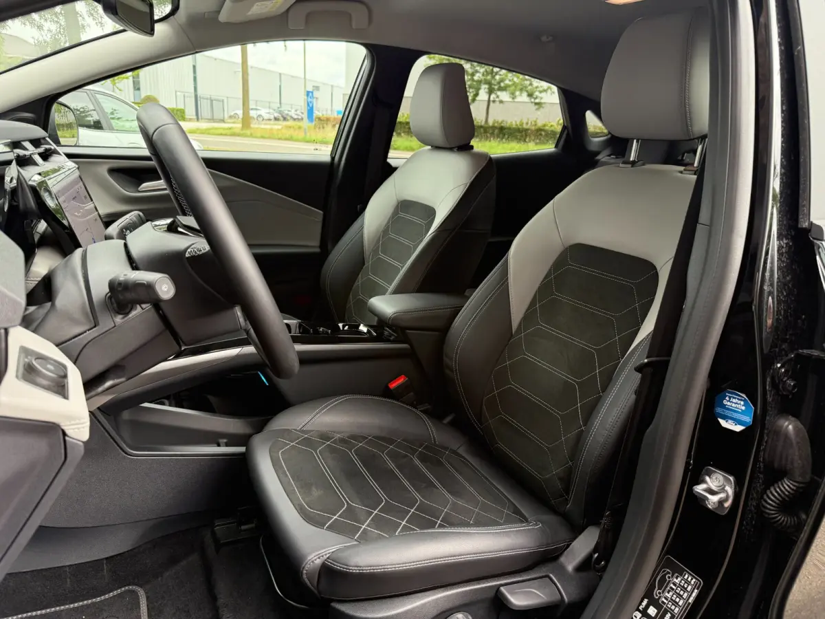 Premium 44 kWh Navi, Adop cruise, 360-gr camera, BLIS, Elk klep, Alcantara leder etc.
