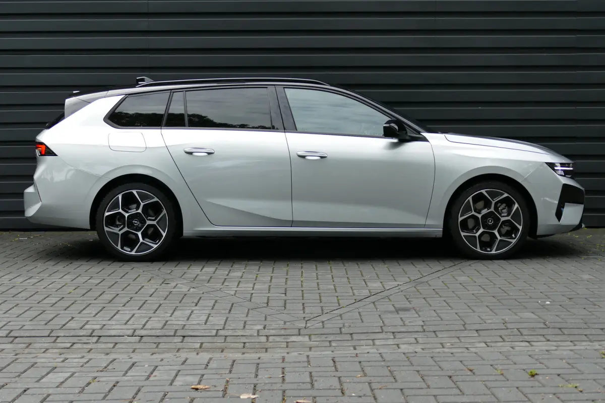 Ultimate - Plug-In Hybrid | 3,7 kW boordlader | Achteruitrijcamera 180° | Adaptive Cruise control