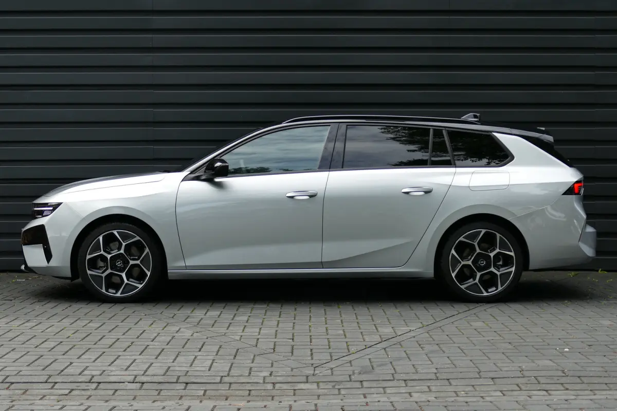 Ultimate - Plug-In Hybrid | 3,7 kW boordlader | Achteruitrijcamera 180° | Adaptive Cruise control