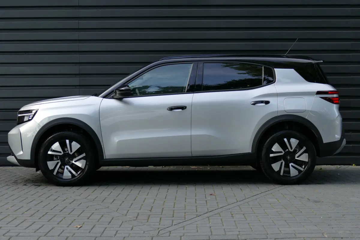 GS | 17" Lichtmetalen velgen in Zwart met 215/60 R17 banden | Achteruitrijcamera | Dode hoek waarschuwing