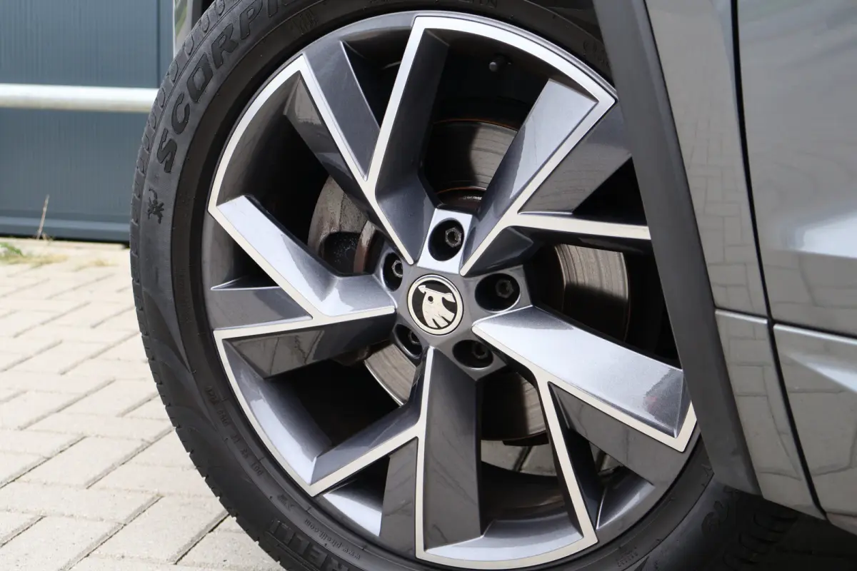 1.5 TSI Sportline Business 7p. | Trekhaak | Facelift | Camera | Virtual Cockpit | Adaptive Cruise | Stoelverwarming